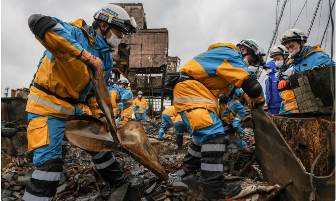 El número de personas desaparecidas desde el terremoto ha descendido a 52, tras haber oscilado entre el centenar y más de 300 durante el pasado fin de semana.