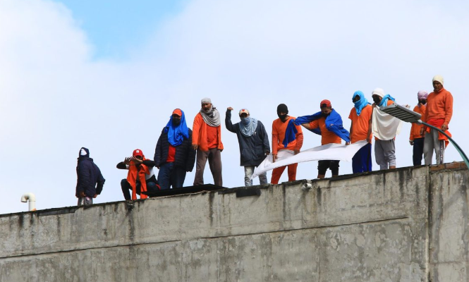 La ONU pidió al gobierno una respuesta “proporcionada” y respetuosa con el derecho internacional. La OEA condenó las “acciones violentas”. Según cifras oficiales recientes hay 859 detenidos, 57 “secuestrados” liberados, 25 fugados recapturados