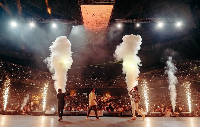 Durante todo el día y la noche el Palacio de los Deportes Virgilio Travieso Soto se transformó en una casa de Dios y primaron los mensajes de amor, paz, esperanza, fe y adoración al Señor.