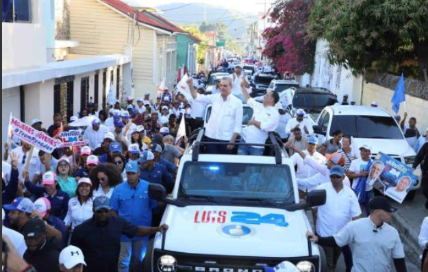 El PRM informó que el recorrido fue realizado junto al alcalde de Sabana Larga y aspirante a la misma posición, Milton Brea, quien migró al PRM en el 2021 desde el Partido de la Liberación Dominicana (PLD).