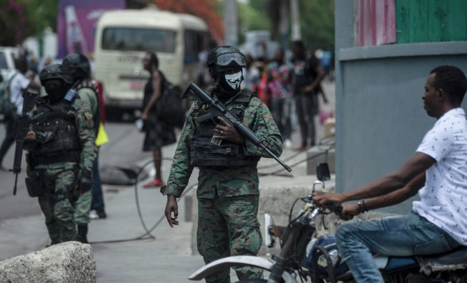 La fuerza internacional, solicitada por Haití desde octubre de 2022, tiene como objetivo combatir la violencia endémica de las pandillas, que mató a casi 5.000 personas el año pasado. Esta misión debería ser financiada inicialmente por Estados Unidos, que ha prometido una dotación de 200 millones de dólares.