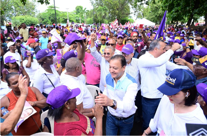 El PLD lleva candidatos a alcaldes, directores distritales, regidores y vocales propios y en alianza tripartita y bipartita con el Partido Revolucionario Dominicano y Fuerza del Pueblo.