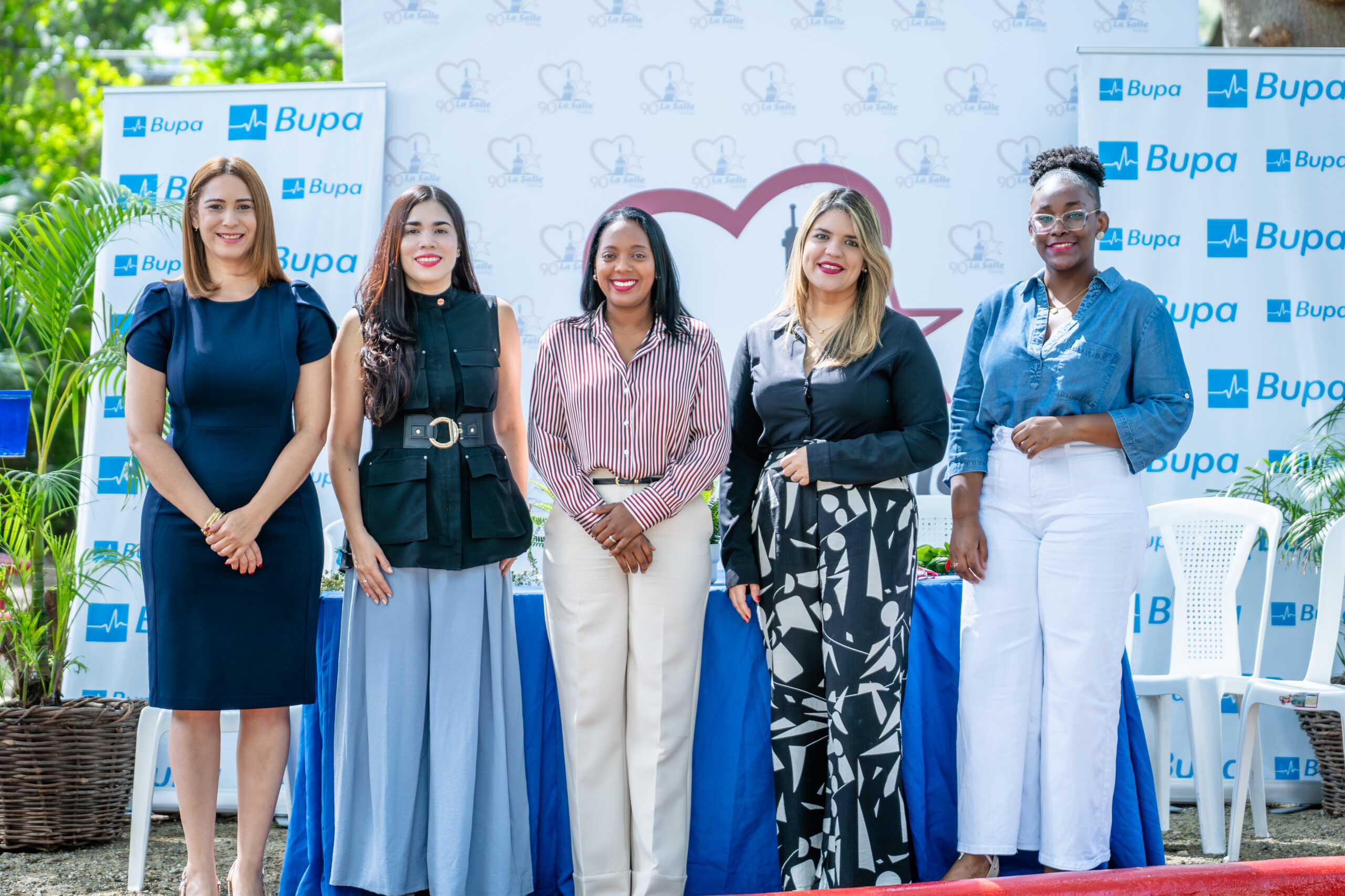 Huellas de Cambio de Bupa celebra cosecha escolar en Santo Domingo y siembra conciencia ambiental en más de 1,200 estudiantes